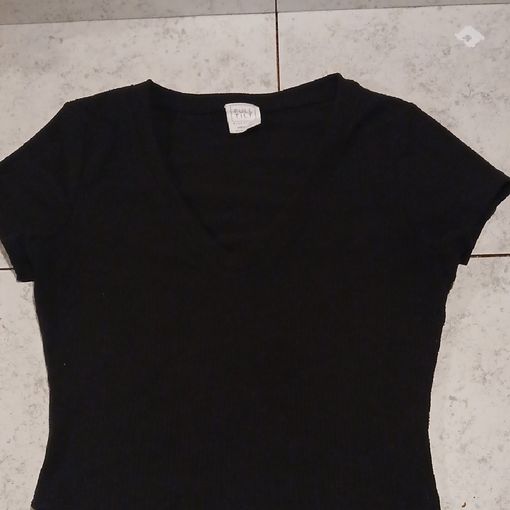 Full Tilt Black V-Neck Short Sleeve Crop Top